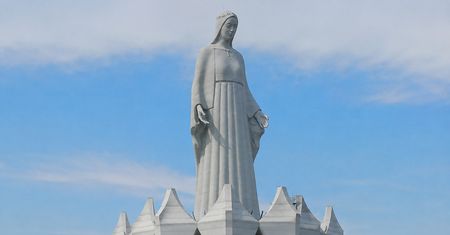 Pomnik Matki Boskiej, zwolnienia i cudze pieniądze. Dajmy Karkosikowi spokój [komentarz]