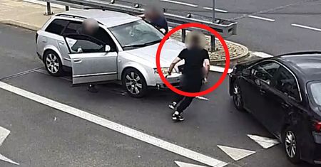 Zajechali drogę i wyskoczyli. Sceny. 23-latek w potrzasku