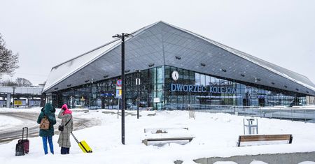 Nie mogą naprawić drzwi na dworcu za 97 milionów zł. To je zamknęli