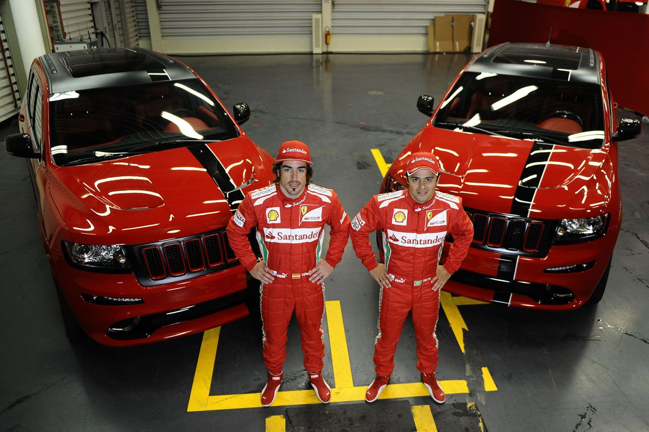 Jeep Grand Cherokee SRT8 w barwach Ferrari