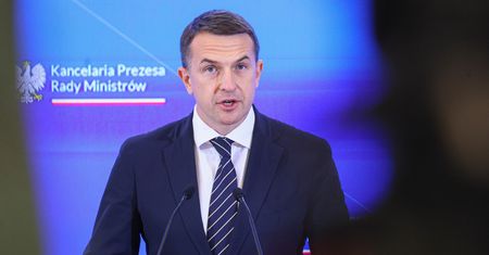 Carlson usprawiedliwia Hitlera. Ostra reakcja polskiego rządu