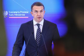 Carlson usprawiedliwia Hitlera. Ostra reakcja polskiego rządu