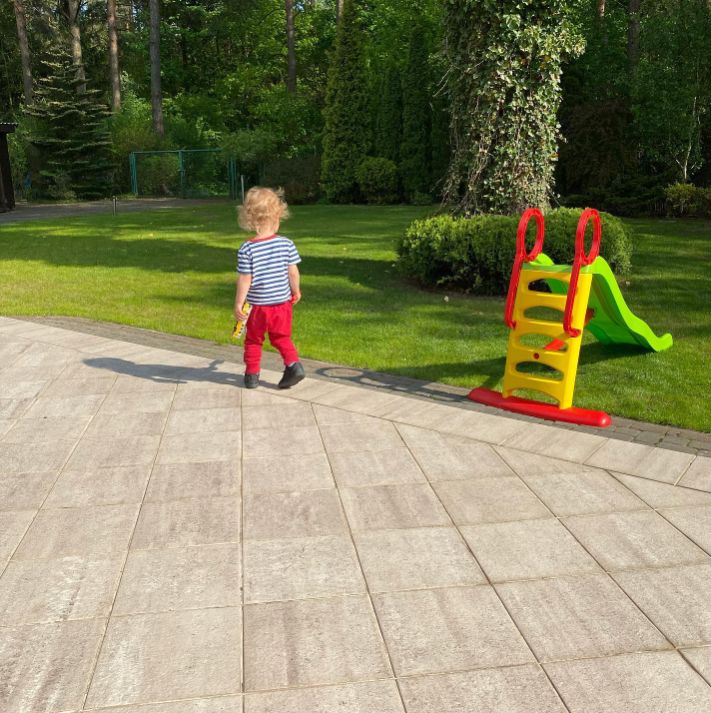 Marcin Miller kupił zjeżdżalnię dla wnuka