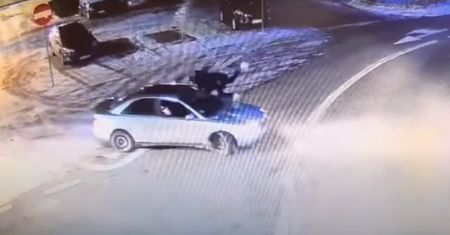 Pijany kierowca wiózł pasażera na dachu. Wszystko nagrały kamery