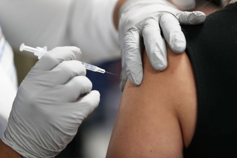 Czy szczepionki obniżają poziom plemników? Opublikowano wyniki badań