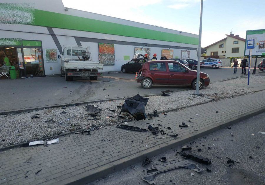 Potrącił pieszego i wjechał w sklep. 19-latek był pod wpływem środków odurzających