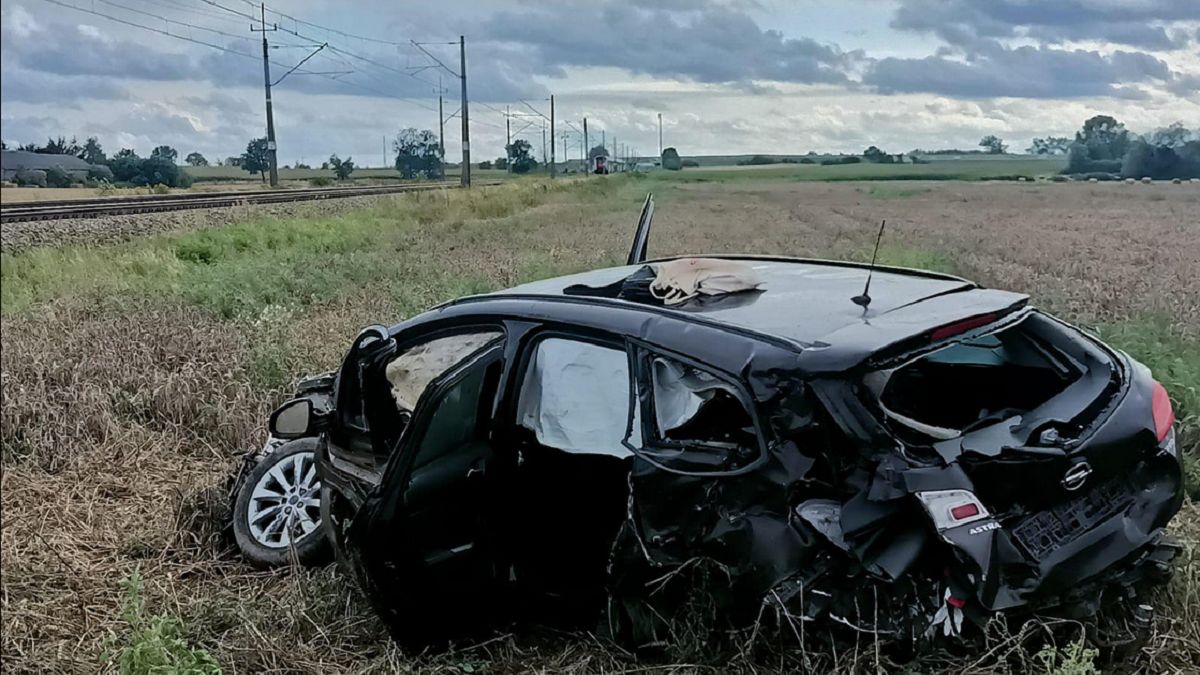 Poszkodowane zostały trzy osoby, które jechały samochodem