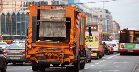 Wrocław. Wsiadł za kierownicę śmieciarki i odjechał. Nietypowa próba kradzieży w centrum