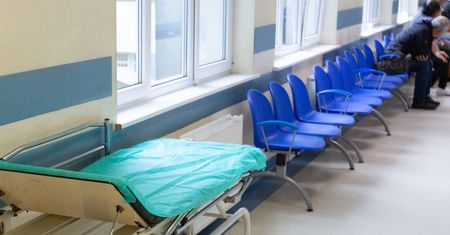 Płock. "Upadł i szedł na czworaka". W sieci pojawiło się wstrząsające nagranie ze szpitala