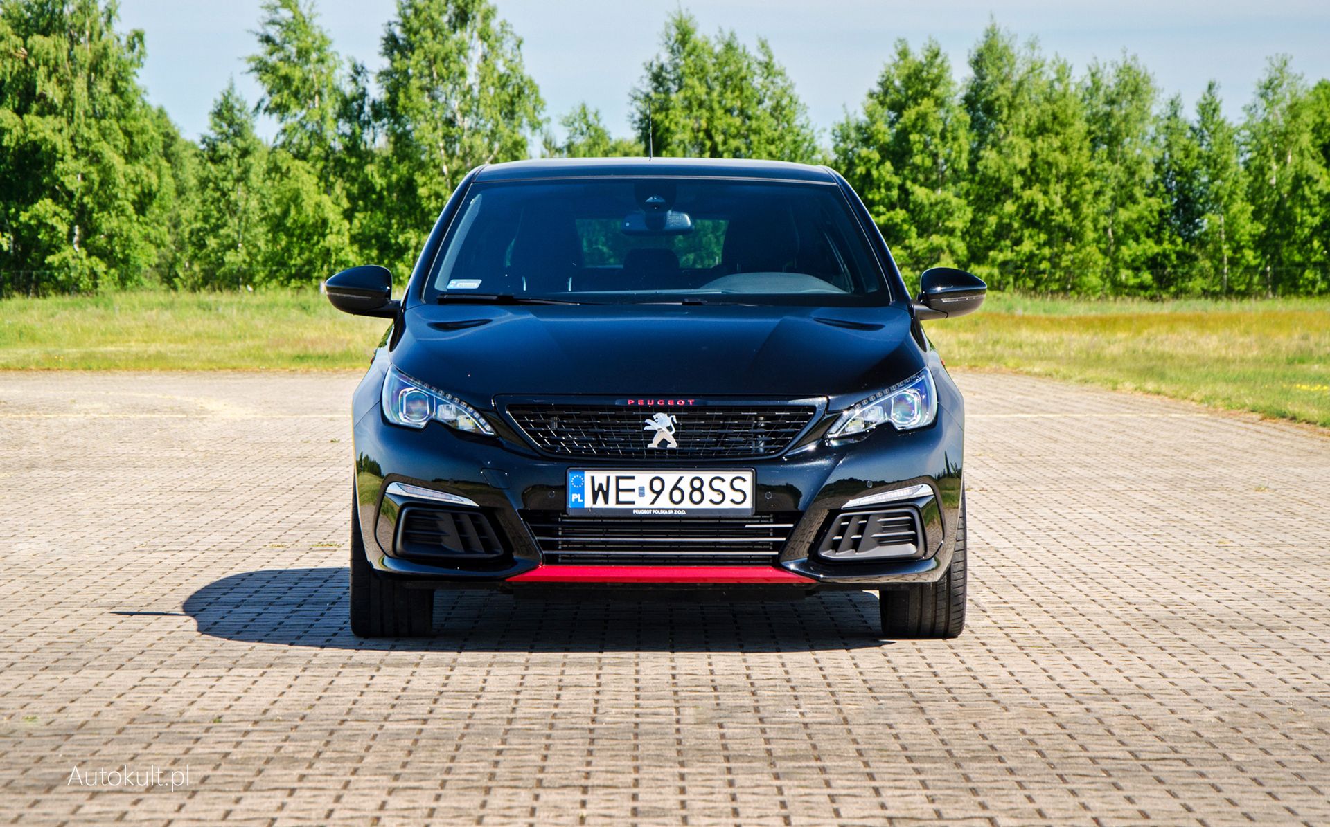 Tak na dobrą sprawę, pełna nazwa tego modelu to Peugeot 308 GTi by Peugeot Sport. I w szczególności ten dodatkowy człon Francuzi powinni sobie darować.