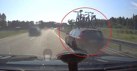 Nagle się pojawił. Kierowca wyprzedzał na ekspresówce poboczem