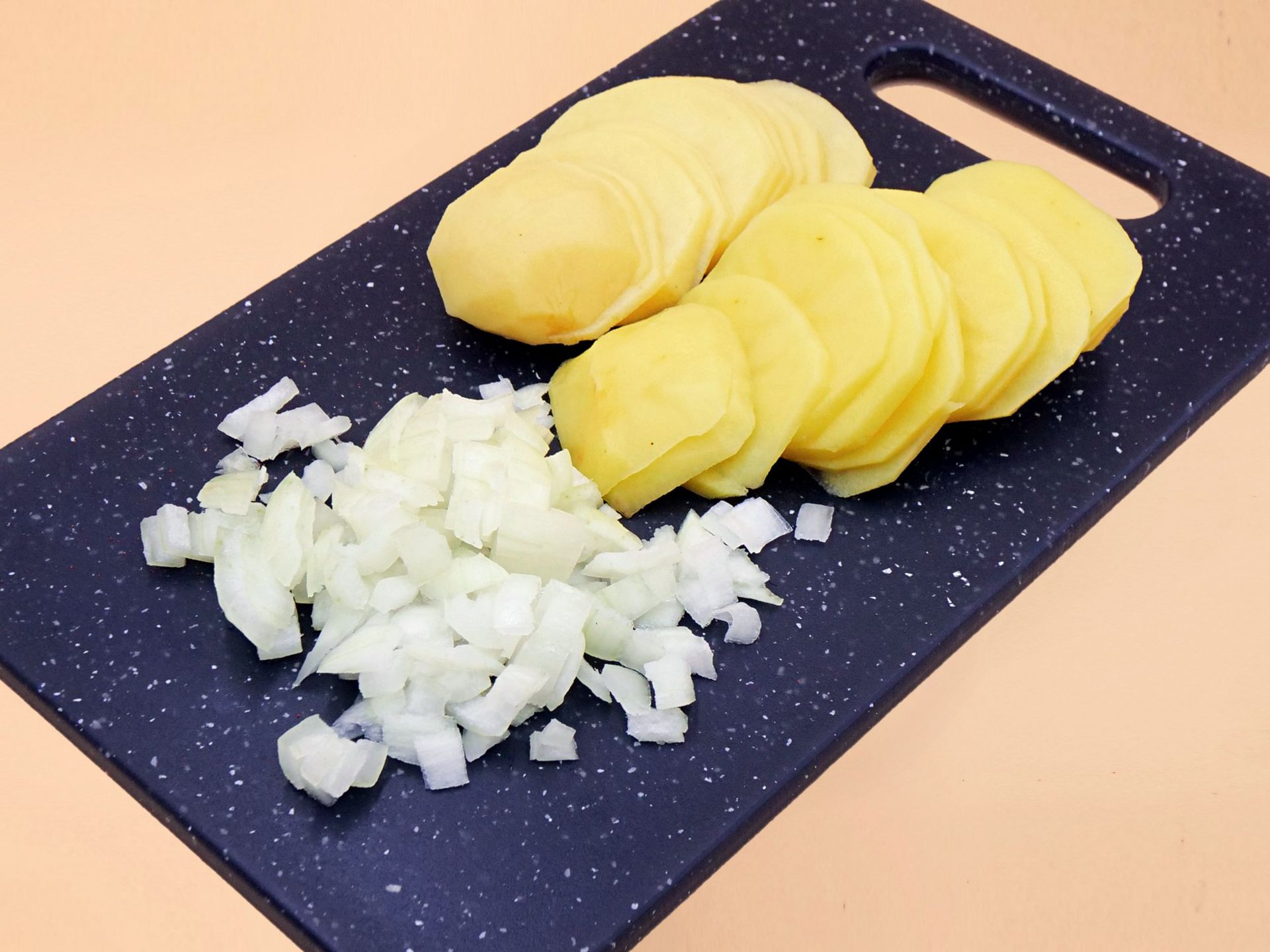 Serowe ziemniaki z patelni przepis