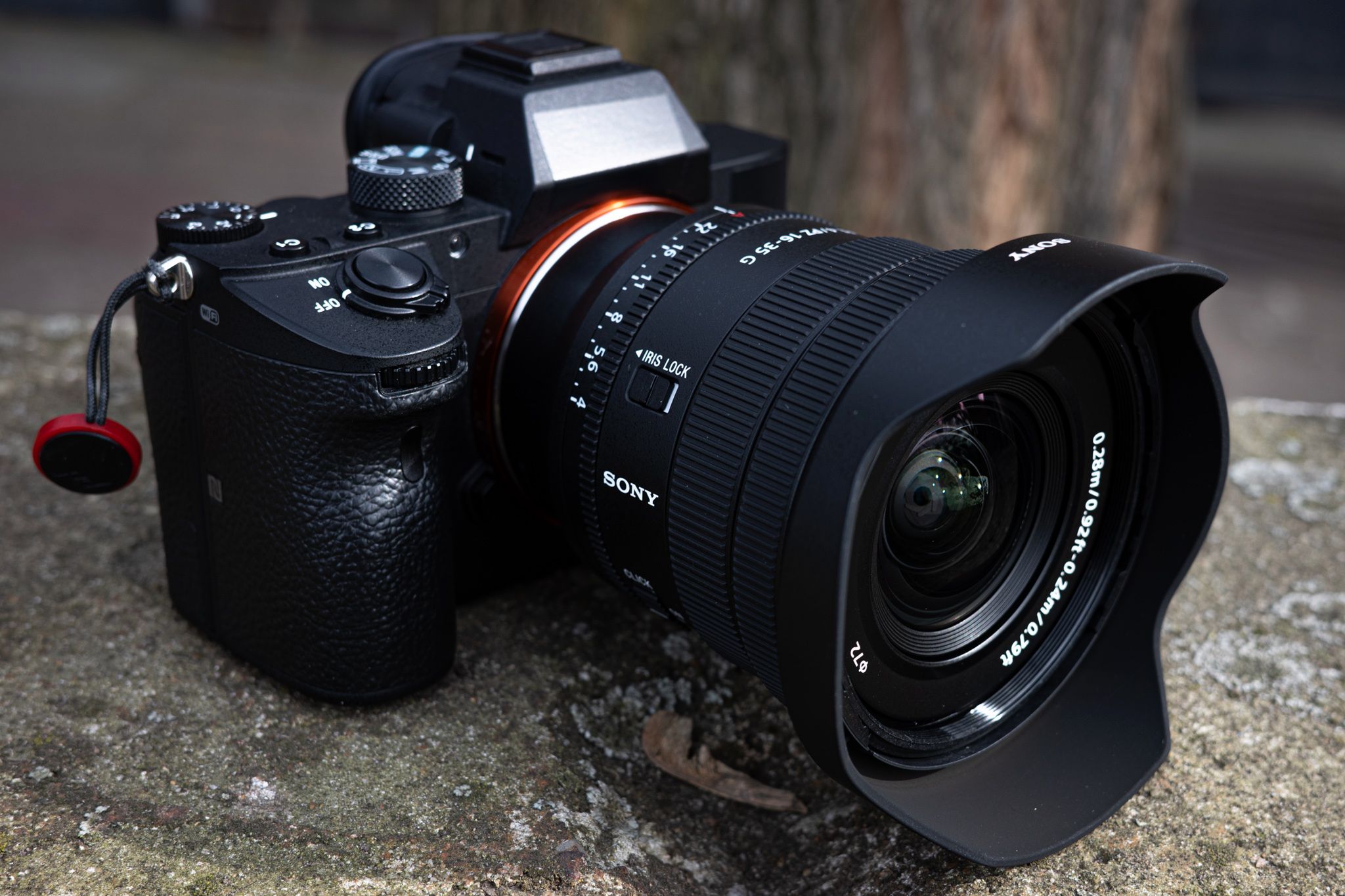 Sony FE PZ 16-35 mm f/4 G w naszych rękach. To najlżejszy obiektyw tego typu 43
