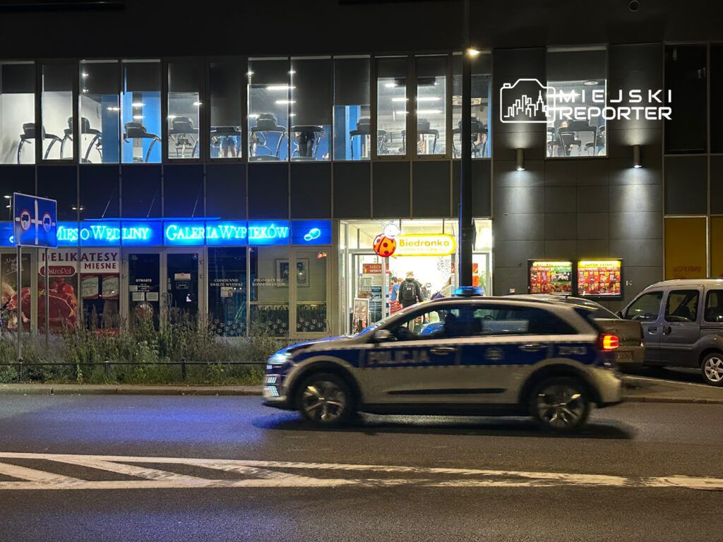 Warszawa: Złodziej zaatakował ostrym przedmiotem ochroniarza sklepu na Bielanach. Sprawca uciekł