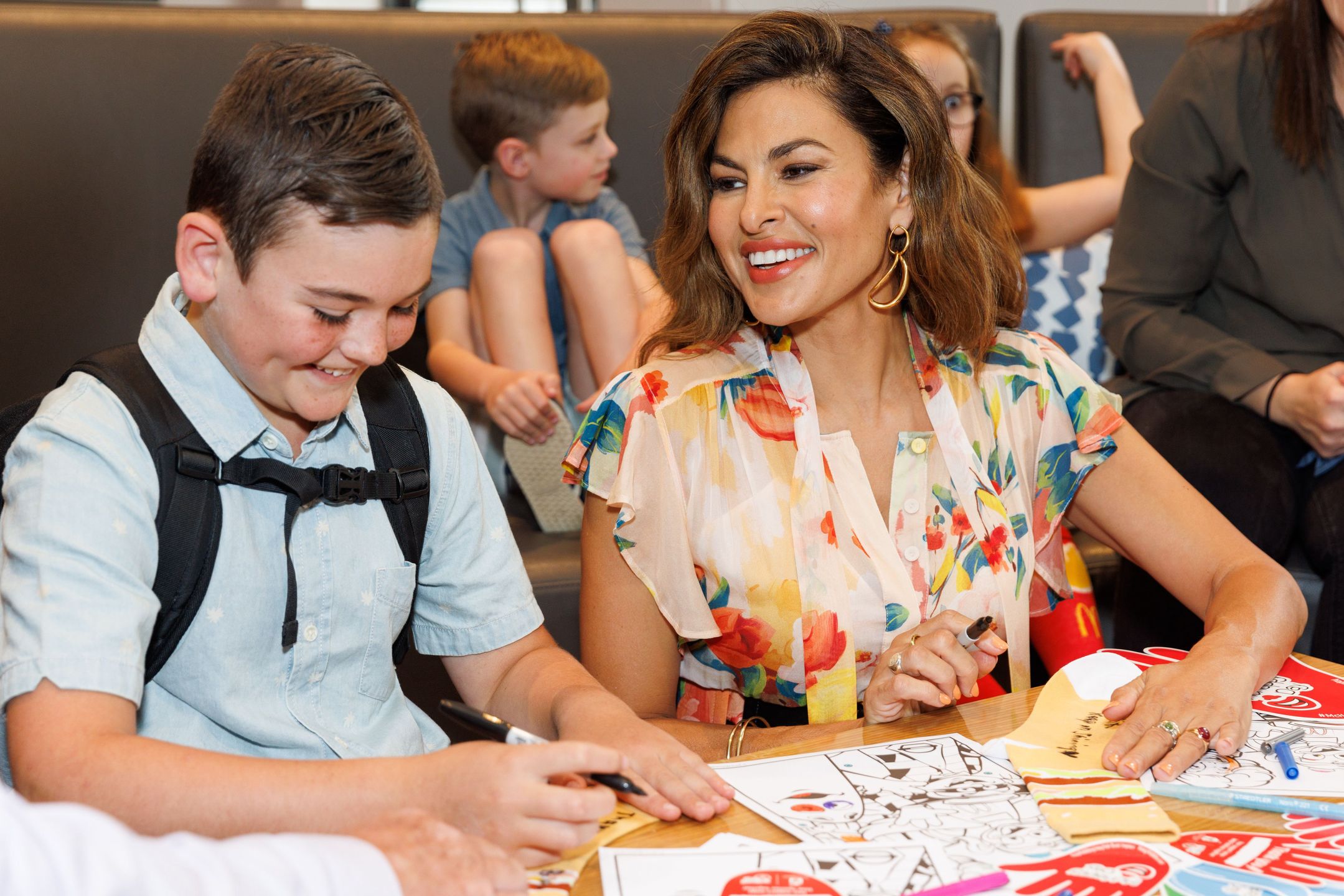 Eva Mendes sfotografowana w MCDonaldzie w listopadzie 2022 r. Zdjęcie wykonano w Australii.