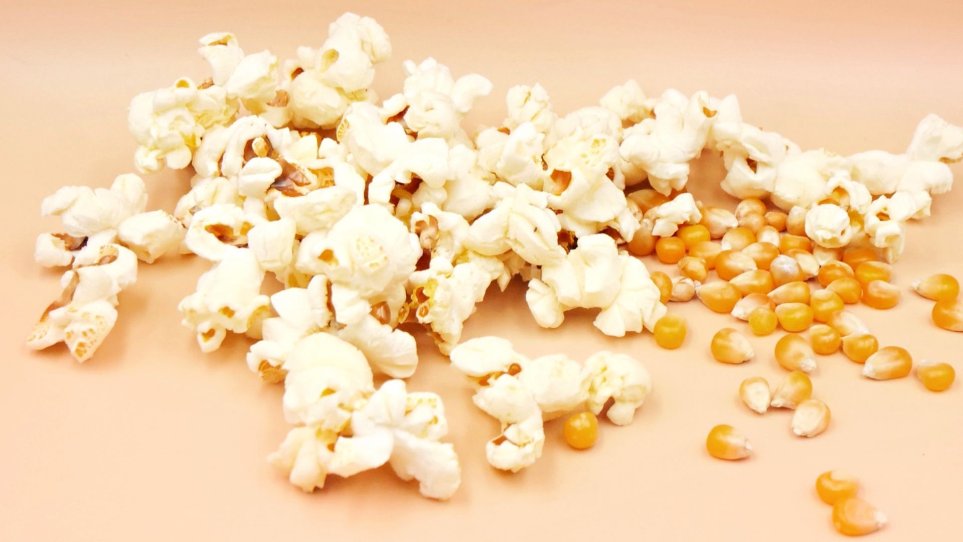 Popcorn jest lekką, chrupiącą przekąską, ale nie zastąpi pełnowartościowej kolacji.