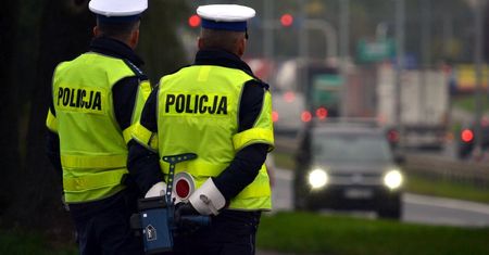 Mandaty dla kierowców. Powinny być wyższe? Są wyniki badania wśród Polaków