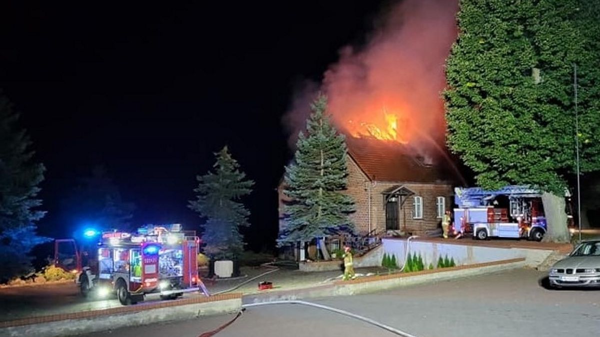 Pożar gasiło 10 zastępów straży pożarnej