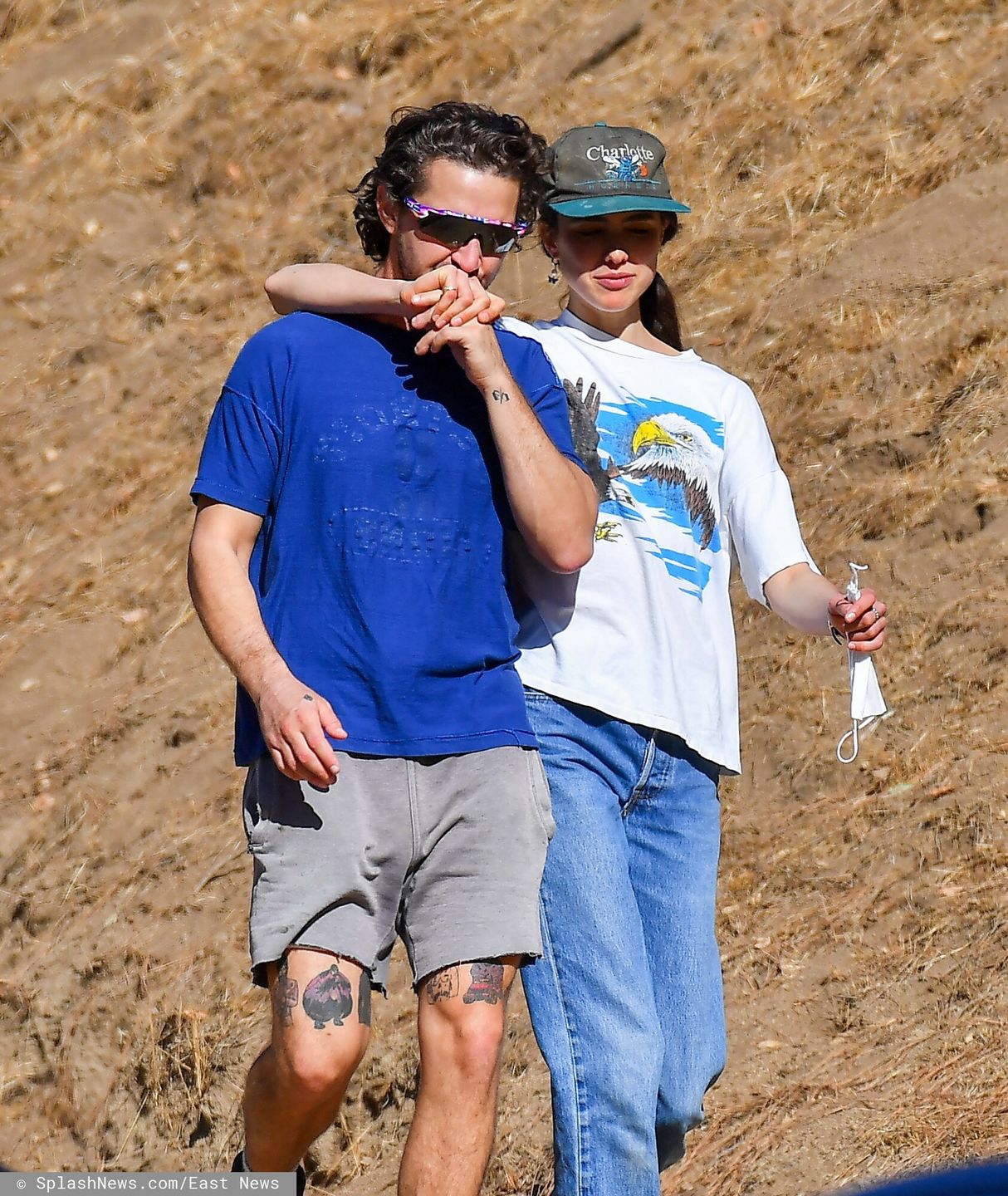 Shia LaBeouf i Margaret Qualley spacerują w kalifornijskim słońcu