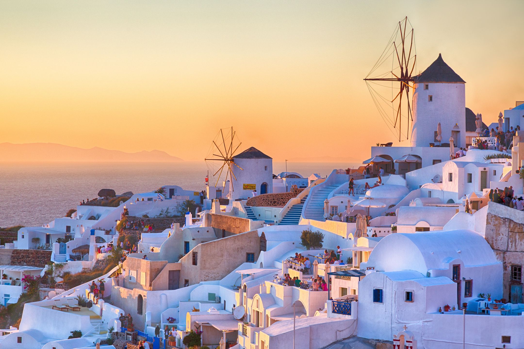 Santorini to jedna z najbardziej obleganych przez turystów wysp