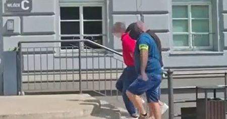 Atak nożownika na 30-latkę we Wrocławiu. 18-latek doprowadzony do prokuratury