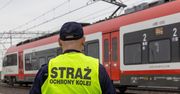 Niebezpieczna jazda na zderzaku pociągu. Interweniowała Straż Ochrony Kolei