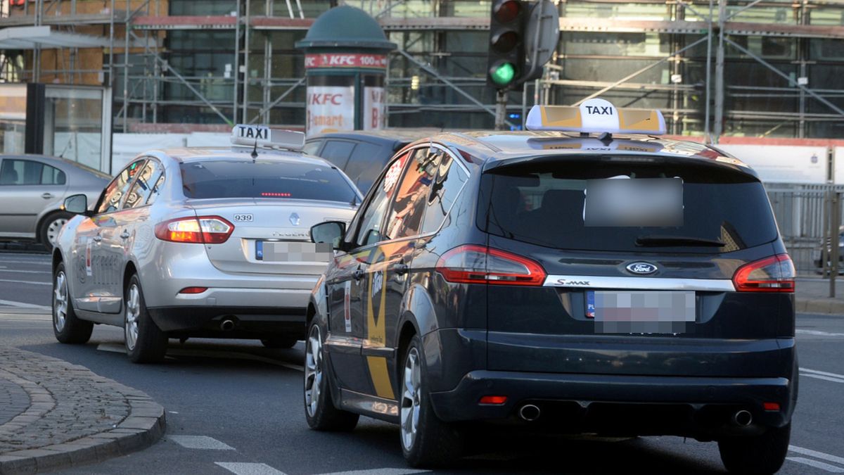 Najbezpieczniej korzystać tylko ze swojego samochodu. Nie zawsze jest to jednak możliwe