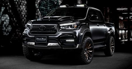 Toyota Hilux Wald International to japońska odpowiedź na Raptora. Przynajmniej wizualnie