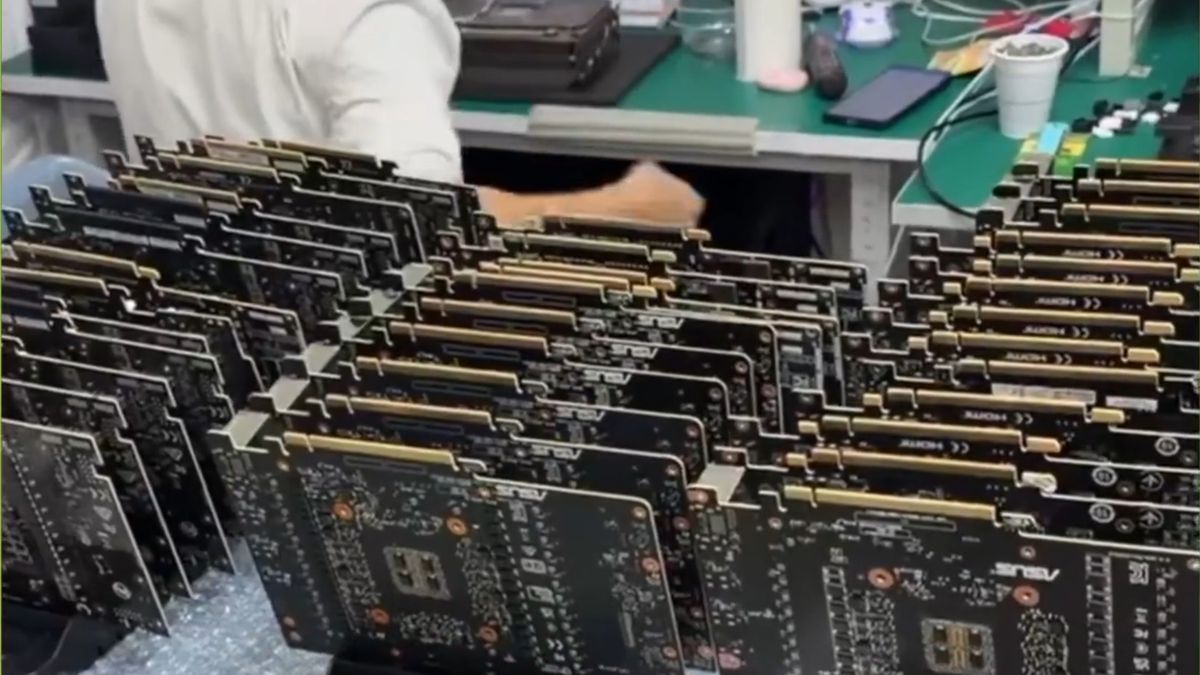 Chińskie fabryki demontują ogromne ilości kart GeForce RTX 5090