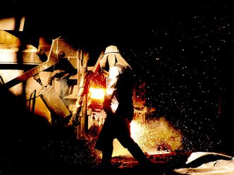 Huta Częstochowa. Kolejny przetarg, spadek produkcji, pensje w ratach