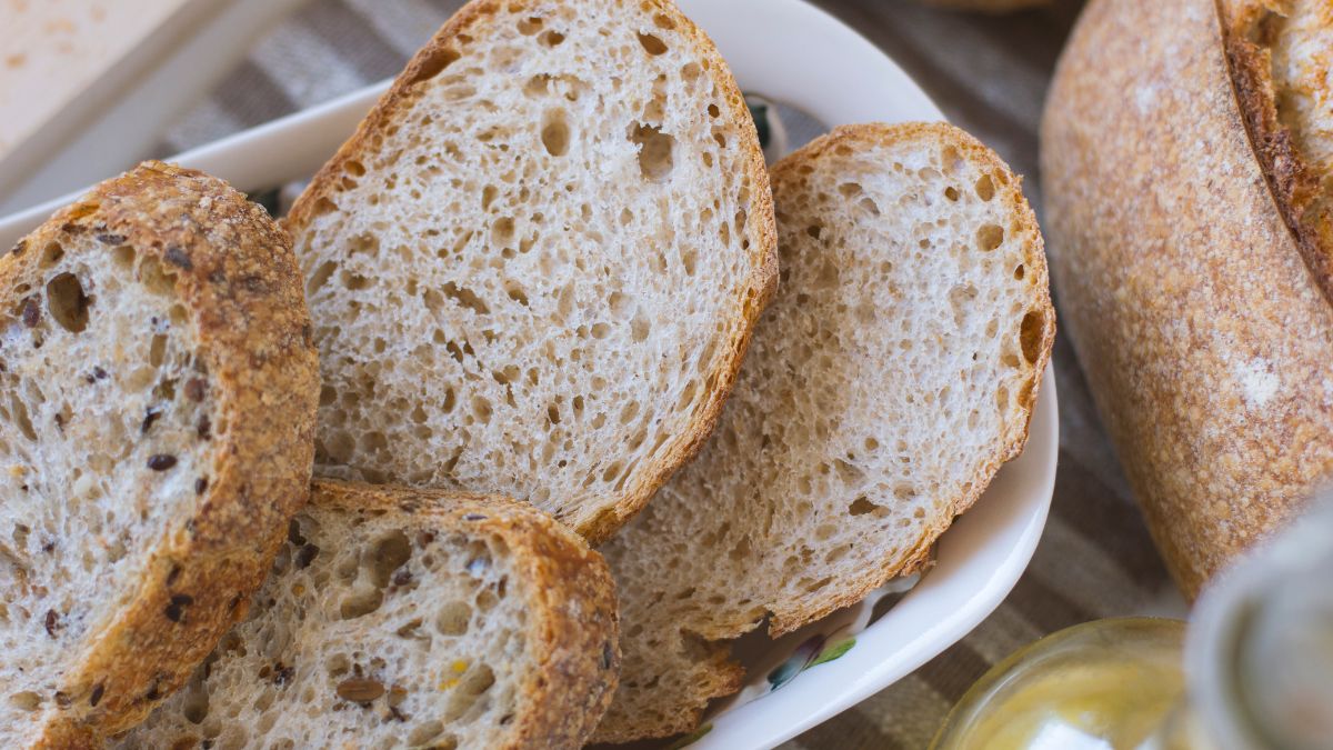 Chlebak nie wystarczy. Zastosuj jeden trik, żeby pieczywo nie czerstwiało