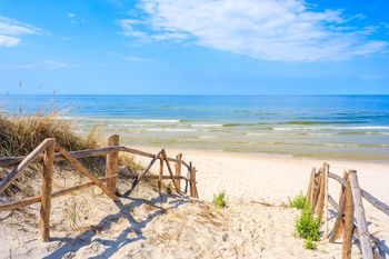 Najpiękniejsze plaże w Polsce. Są idealne na wakacje, urlop i weekend. Gdzie się znajdują? Jak tam dotrzeć?