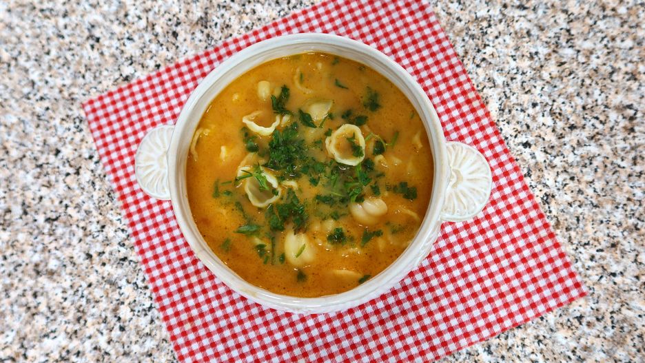 Zupa pomidorowa ze świeżych pomidorów. Fot.: smakowitedania.com