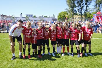 Festyn piłkarski Polonii. Klub z Poznania świętuje zakończenie sezonu