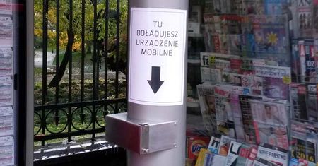 Naładujesz telefon na… przystanku autobusowym w Lublinie. Pierwsza ładowarka już działa
