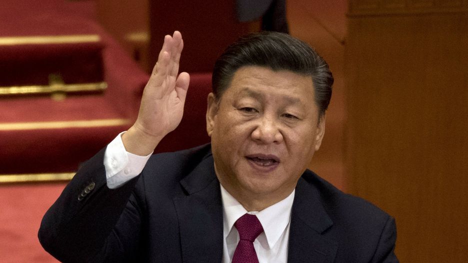19. zjazd Komunistycznej Partii Chin
Chinese President Xi Jinping raises his hand to show approval of a work report during the closing ceremony for the 19th Party Congress at the Great Hall of the People in Beijing, China, Tuesday, Oct. 24, 2017. (AP Photo/Ng Han Guan)
AP