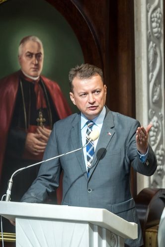 Błaszczak na mszy u ojca Rydzyka mówił o... reparacjach wojennych. "Straty wynoszą BILION DOLARÓW! WOLNOŚĆ KOSZTUJE!"