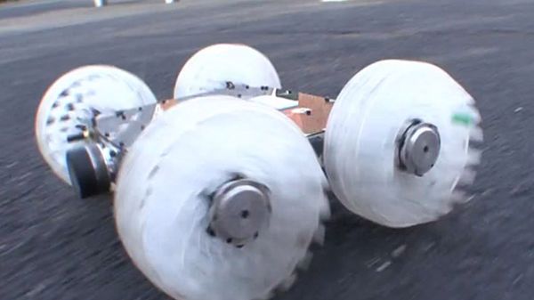 Robopchła z Boston Dynamics skacze na 10 metrów [wideo] 1