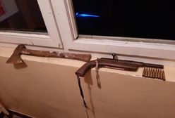 Kielce. Uzbrojony bezdomny na klatce w bloku. Miał siekierę i "broń" palną