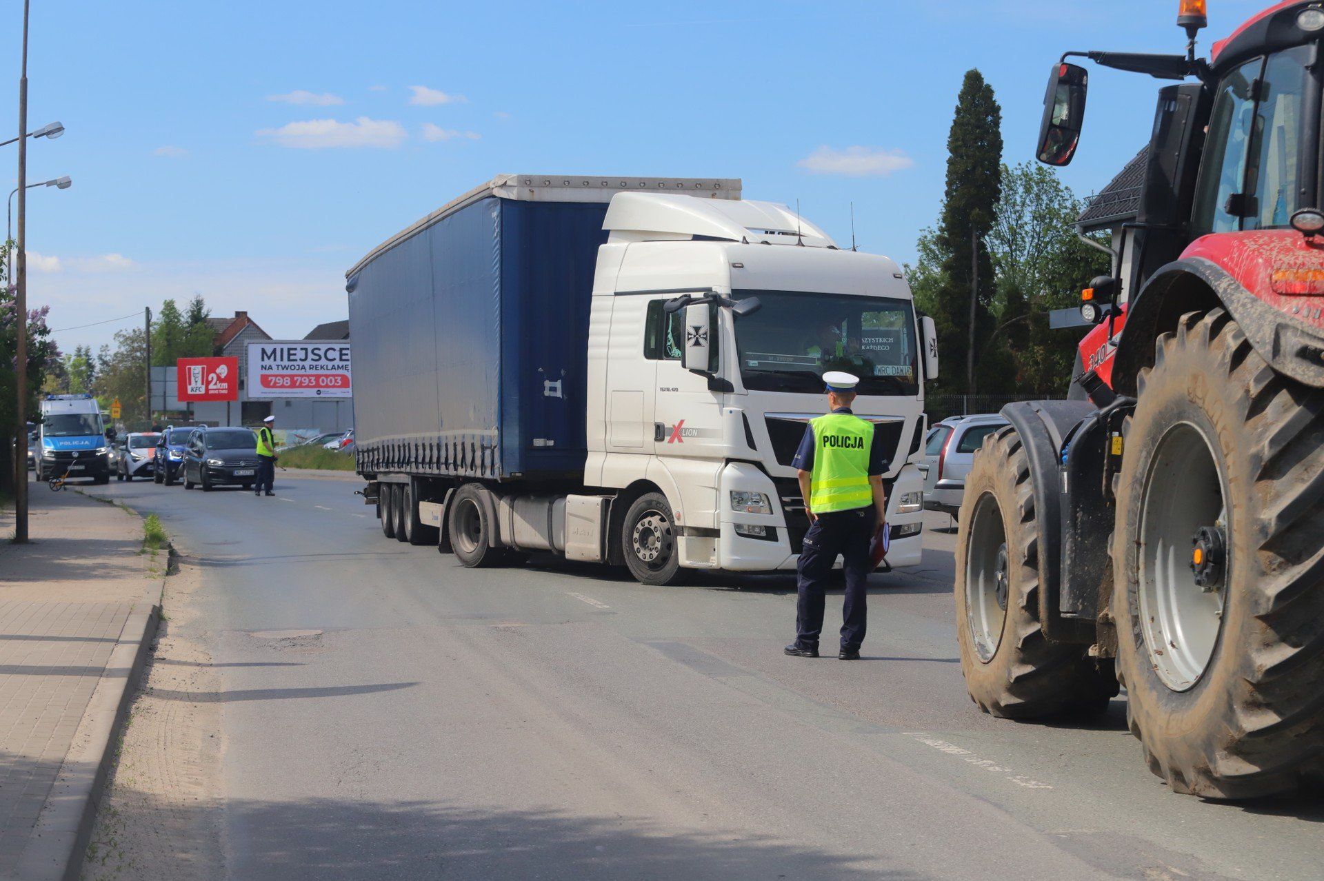 Wypadek na ul. Mydlanej. Zderzenie ciężarówki, auta osobowego i rowerzysty. Jedna osoba poszkodowana. Zdjęcie ilustracyjne.