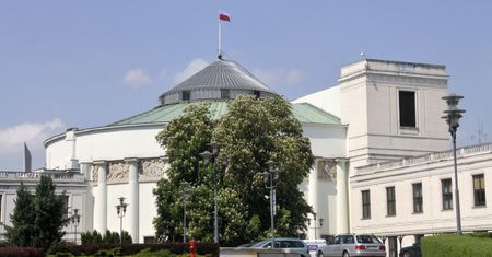 Cięcia budżetowe. Kancelarie Sejmu i Senatu uboższe o miliony złotych