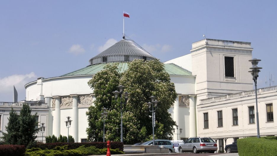 Kancelarie Sejmu i Senatu uboższe o miliony złotych