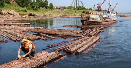 Wyciek ropy w syberyjskiej rzece. Szkody oszacowano na 15 mln dol.