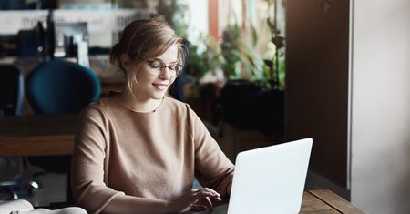Jaki laptop na studia wybrać? Tani i dobry laptop dla studenta