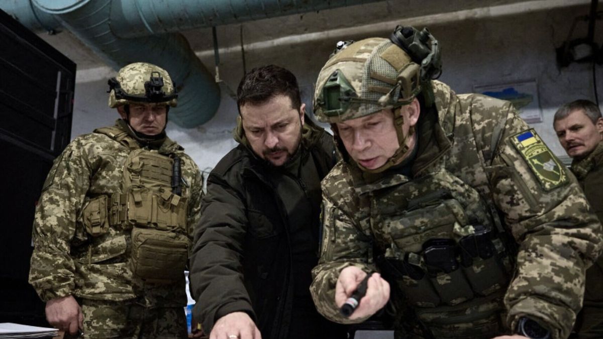 Prezydent Ukrainy Wołodymyr Zełenski oraz gen. Ołeksandr Syrski