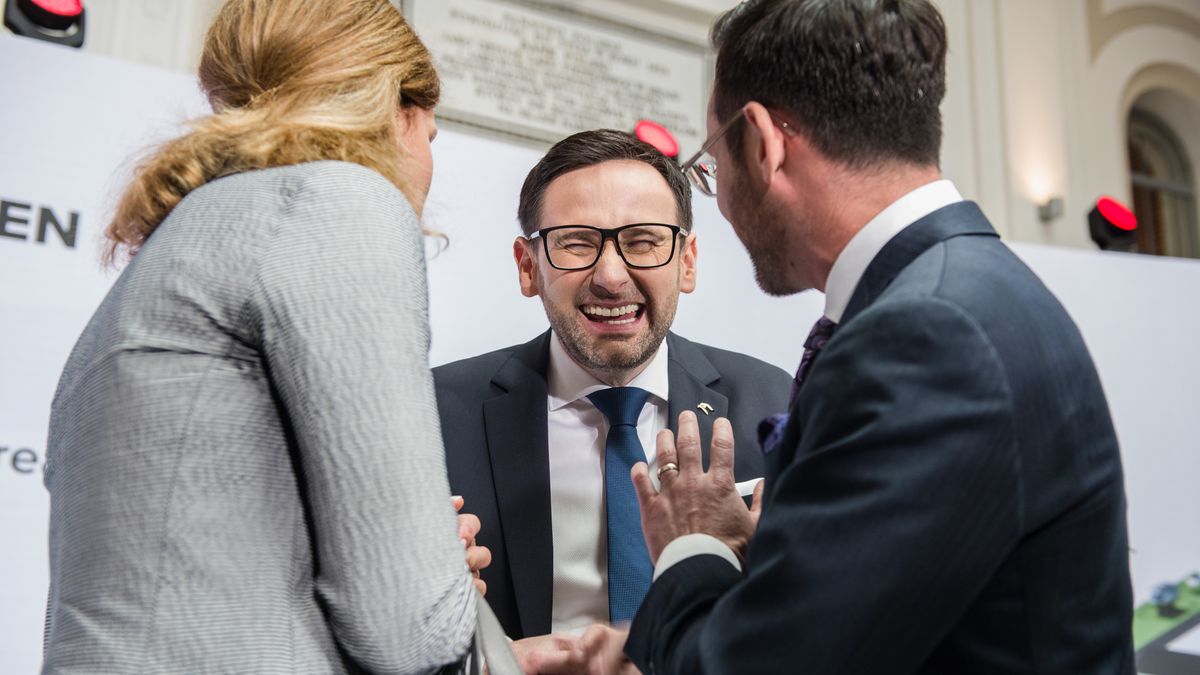 WARSAW, POLAND - 2023/04/17: Daniel Obajtek (C), the President and CEO of the Polish Oil Company ORLEN speaks with his guests during the press conference in Warsaw. Daniel Obajtek, the President and CEO of the Polish Oil Company ORLEN, announced the details of the planned investments in Small Modular Reactors (SMR) for Poland. For this purpose, the company Orlen Synthos Green Energy (OSGE) was established, supported by the Polish billionaire - Michal Solowow. OSGE will buy reactors from US-based GE Hitachi. (Photo by Attila Husejnow/SOPA Images/LightRocket via Getty Images)