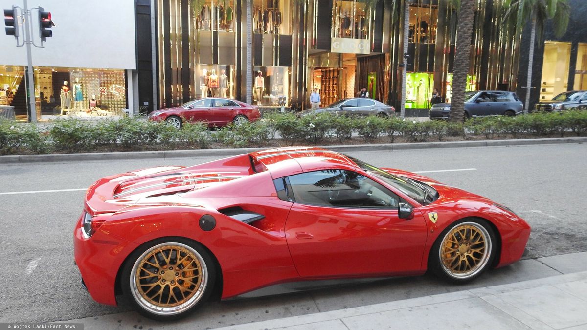 Wojtek Laski - r�?neFot. Wojtek Laski / East News  Ferrari 488 Spider. Rodeo Drive, Beverly Hills, Los Angeles, 01/2017.Wojtek Laski