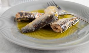 Dlaczego warto jeść sardynki? Nie chodzi tylko o kwasy omega-3