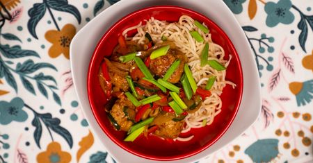 Klopsiki w aromatycznym sosie. Ten obiad skradnie serca miłośników orientalnych smaków