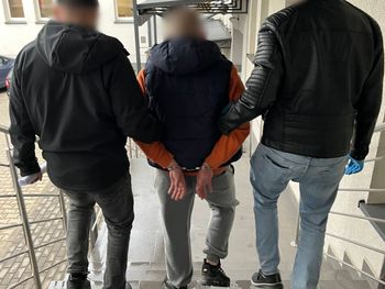Pojechał na stację po chipsy. Policjanci odwieźli do więzienia